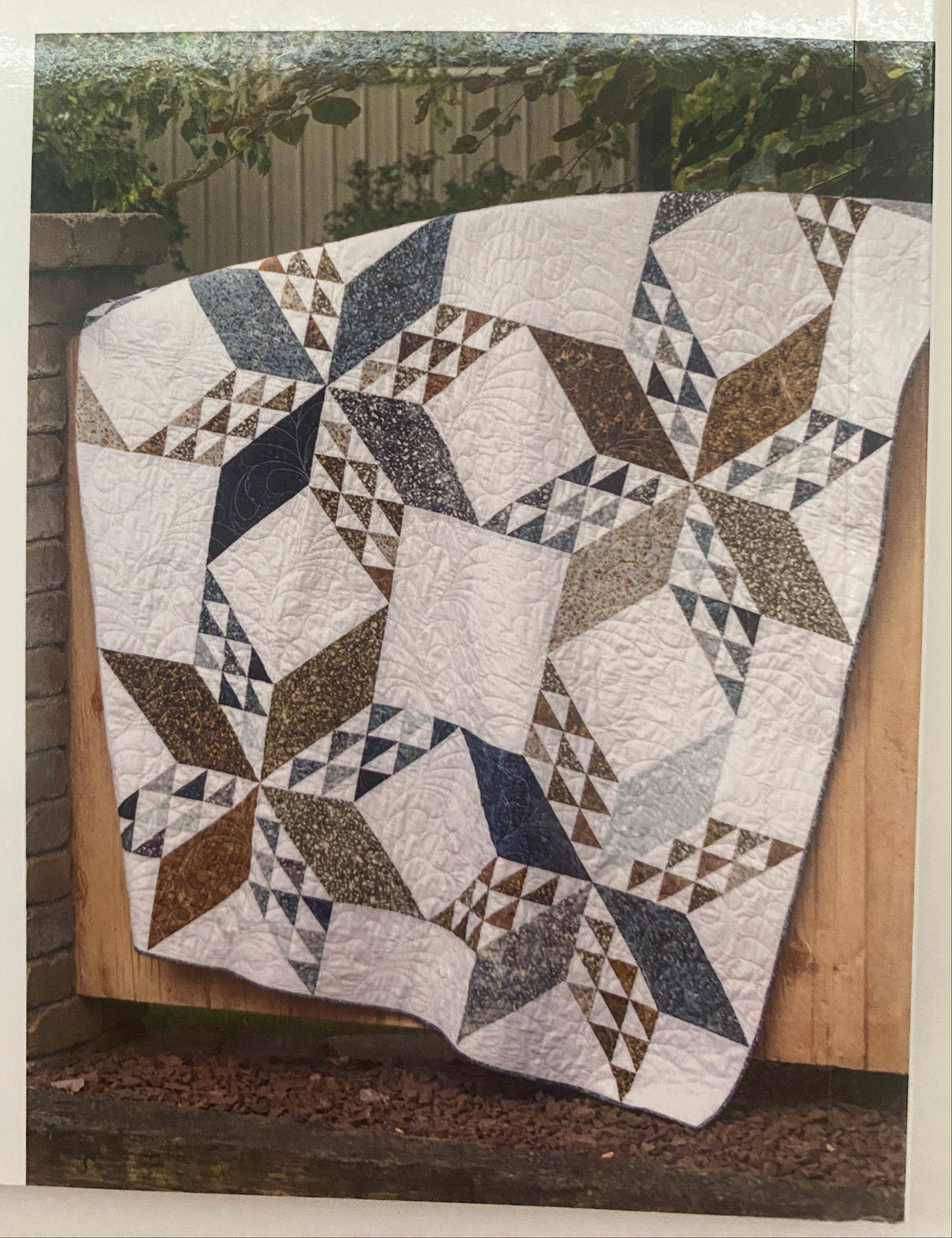 Forever Fabulous Fat Quarter Quilts - Annie's Quilting Book by Scott A Flanagan