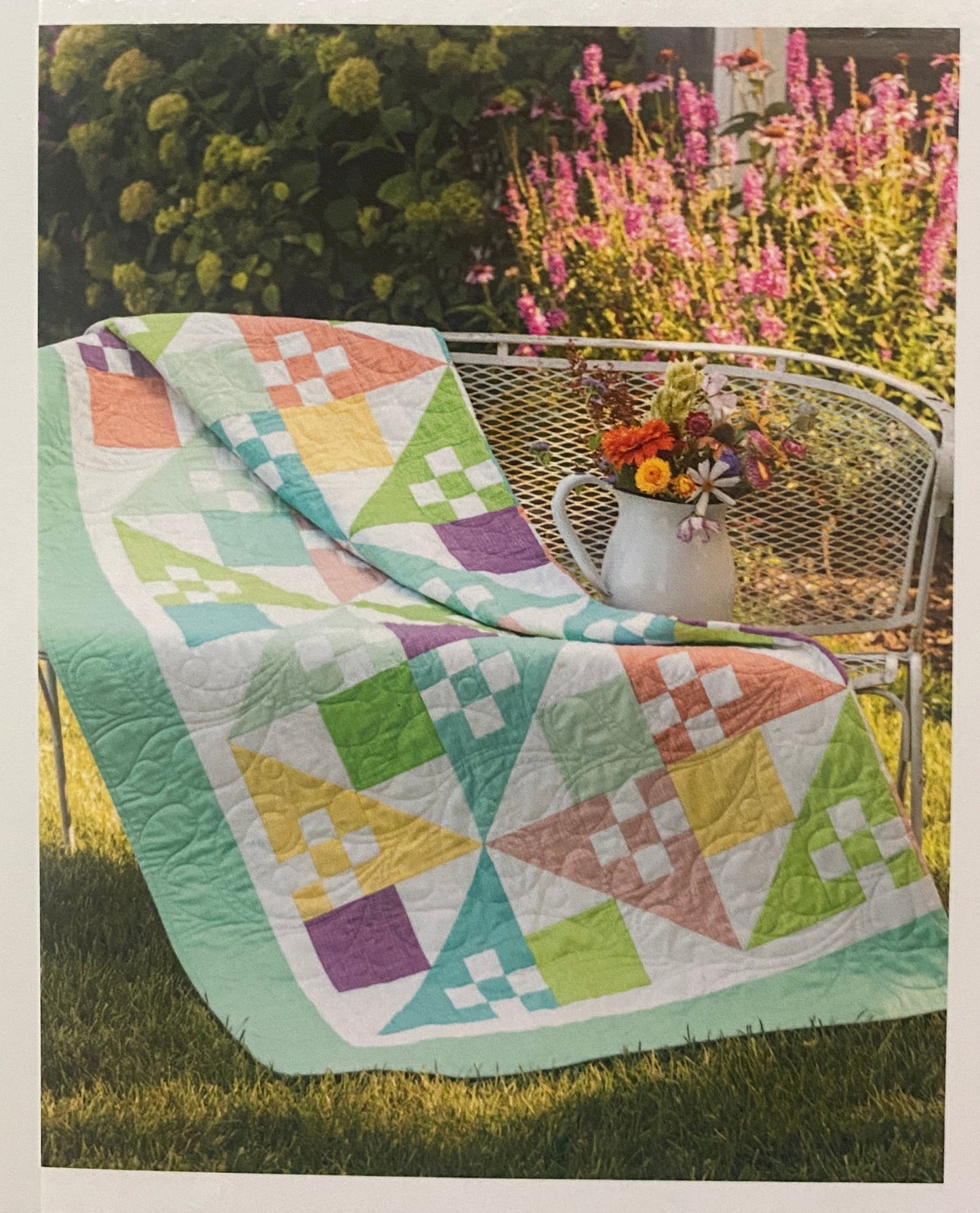 Forever Fabulous Fat Quarter Quilts - Annie's Quilting Book by Scott A Flanagan