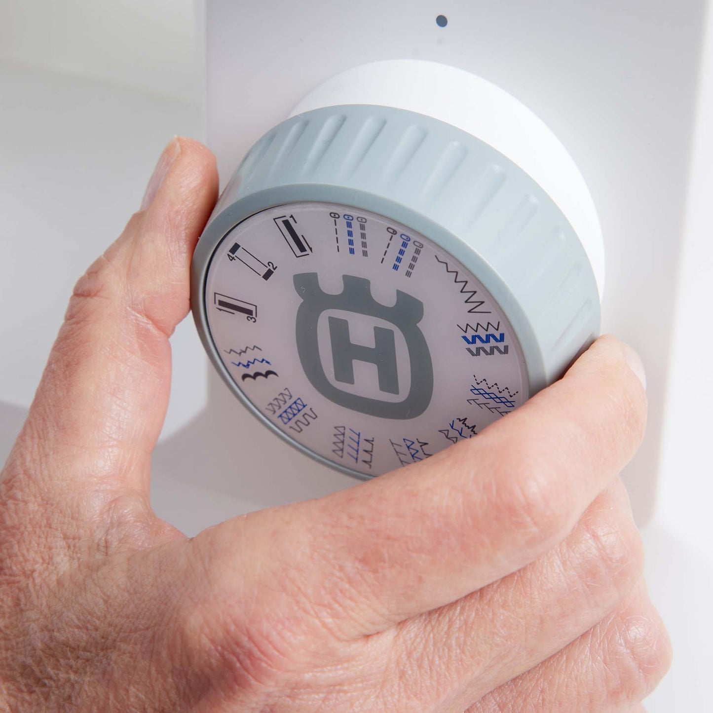 HUSQVARNA® VIKING® ONYX™ 15 Sewing Machine