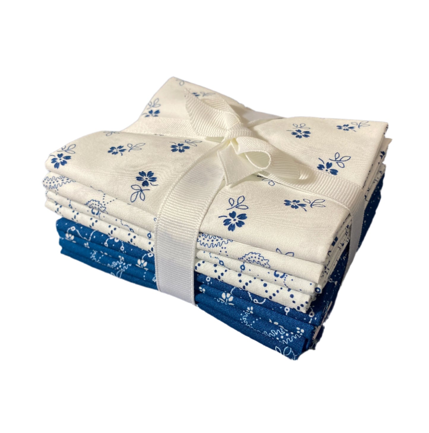 8 Fabric Fat Quarter Bundle - Blue and White Classic Keepsakes from Benartex