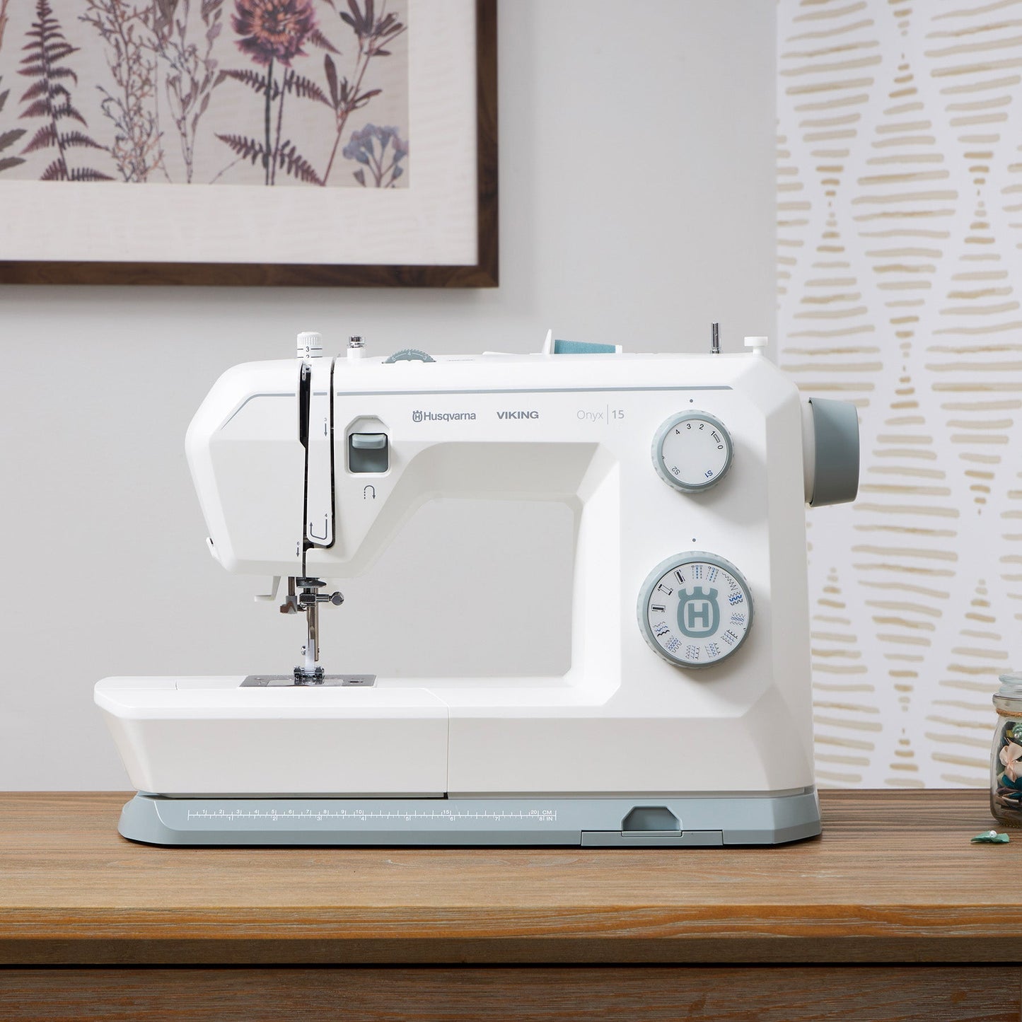 HUSQVARNA® VIKING® ONYX™ 15 Sewing Machine