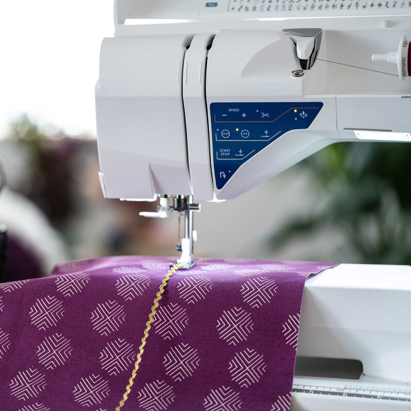 HUSQVARNA® VIKING® SAPPHIRE™ 930 Sewing Machine