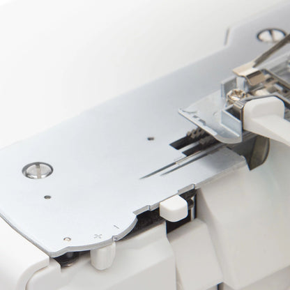 HUSQVARNA® VIKING® AMBER™ S | 300 Overlock Machine