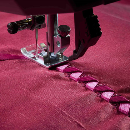 PFAFF® quilt expression™ 725 Sewing Machine